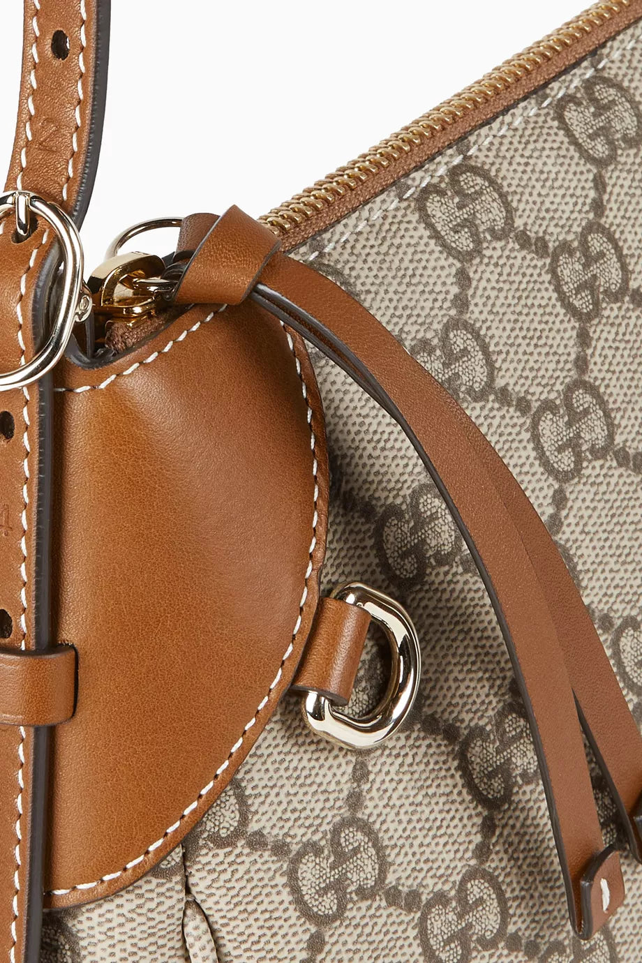 Bolsa Gucci GG Emblem Small Shoulder Bag